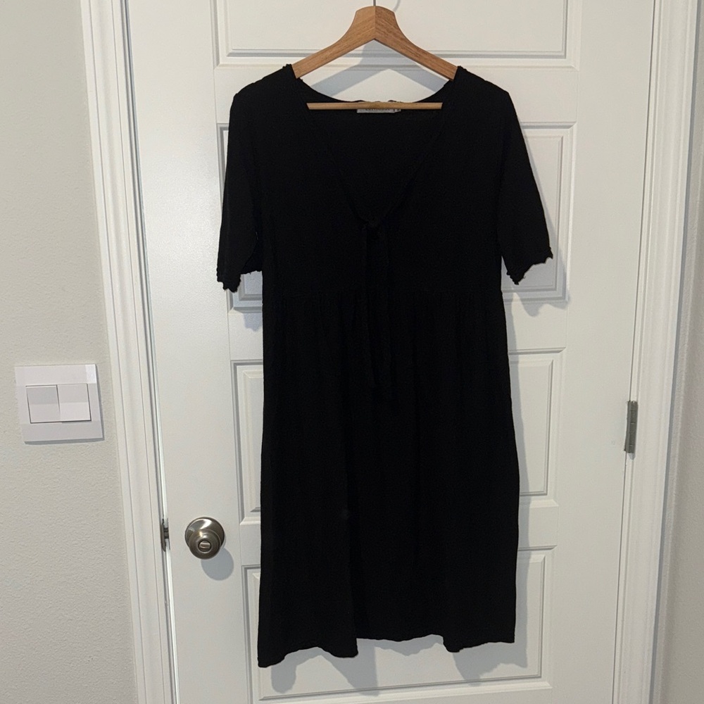 cut loose black front tie dress size small